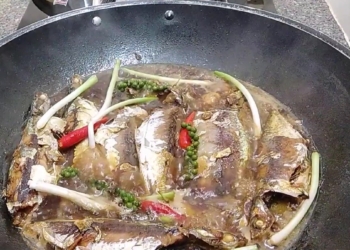 Cach lam ca bac ma kho lat ngon mieng de lam cuc dua com 1 1200x676 1