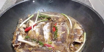 Cach lam ca bac ma kho lat ngon mieng de lam cuc dua com 1 1200x676 1