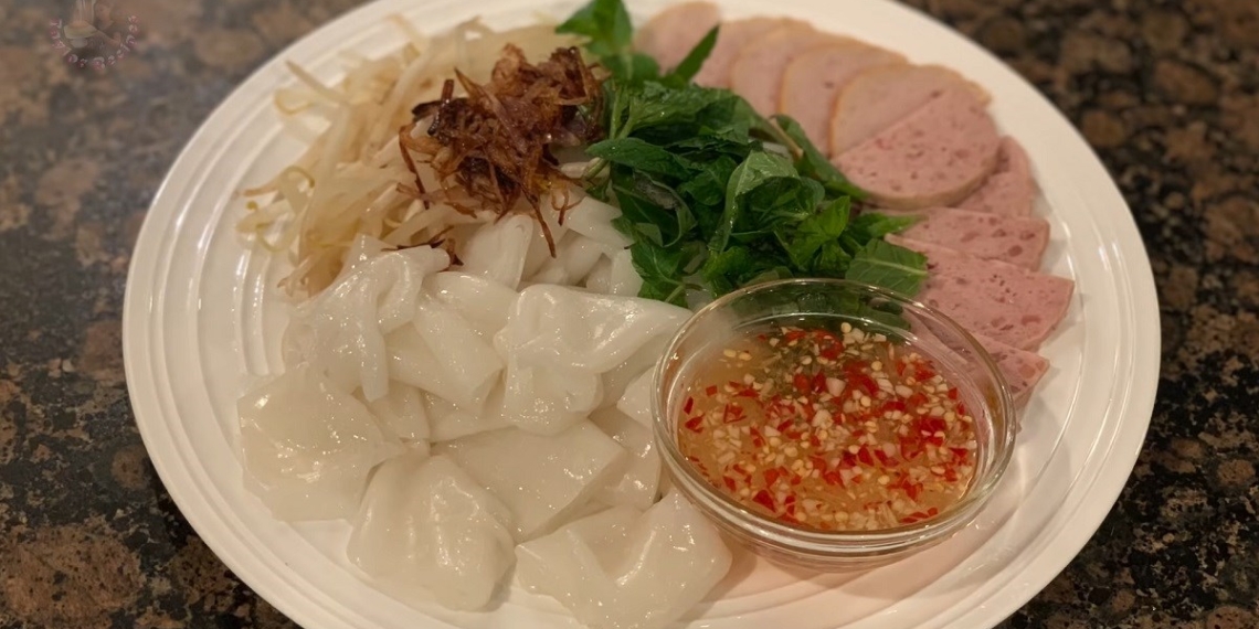 Hướng dẫn làm bánh ướt chả lụa thơm ngon, hấp dẫn cho bữa sáng đơn giản 1 Cachlambanhuotchalua1200 1200x676 1