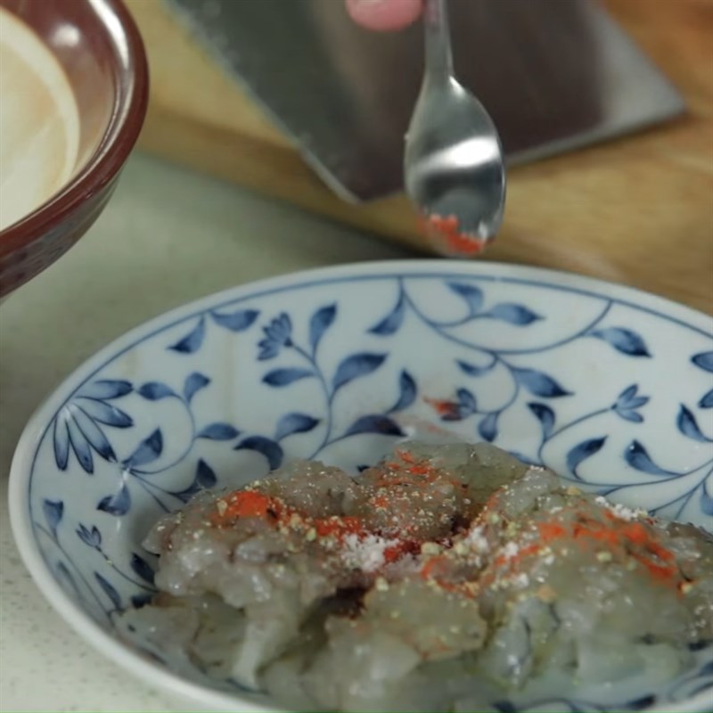 Bước 2 Ướp tôm Canh mít non nấu tôm lá lốt