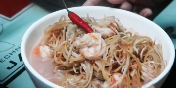 2 cách nấu canh bắp chuối nấu tôm và sườn thơm ngon, hấp dẫn tại nhà 18 Canh chua bap chuoi tom tuoi mon an la mieng ma rat ngon Ha Nguyen Thi Thanh 1200x676 1