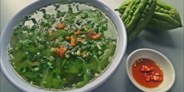2 Cách nấu canh khổ qua nấu tôm khô thơm ngon, ngọt mát đơn giản tại nhà 18 CanhKhoQuanauTomKho driedshrimpwithbittermelonsoup3 41screenshot 1200x676 1