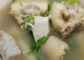 Cách nấu canh đuôi heo hầm khoai môn thơm ngon, bùi béo và bổ dưỡng 32 Canhduoiheohamkhoaimon 1200x676 1