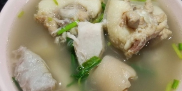 Cách nấu canh đuôi heo hầm khoai môn thơm ngon, bùi béo và bổ dưỡng 14 Canhduoiheohamkhoaimon 1200x676 1
