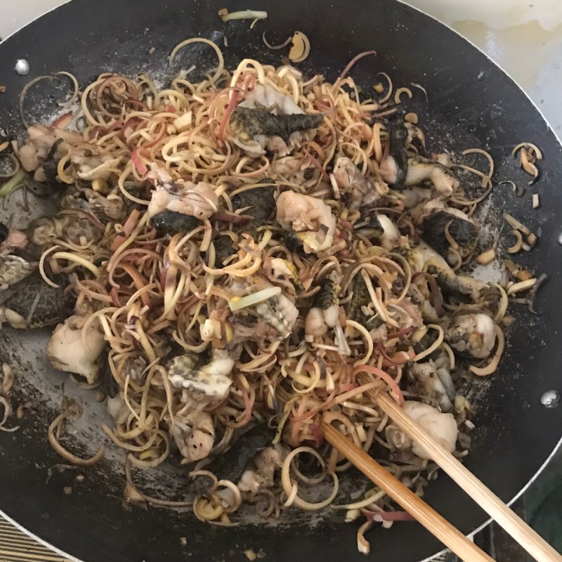 Bước 3 Làm ếch xào hoa chuối Ếch xào hoa chuối