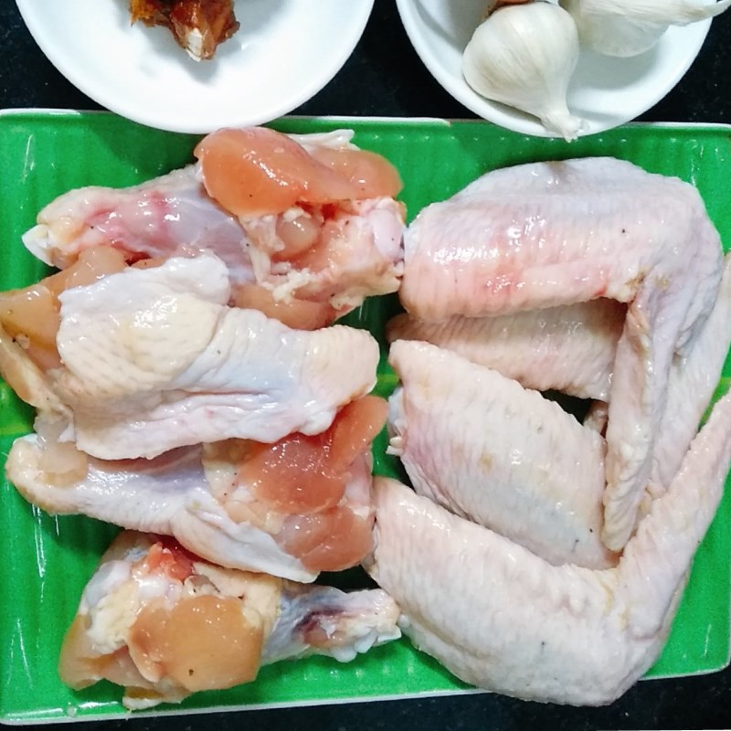 Bước 1 Sơ chế và chiên cánh gà Cánh gà sốt me
