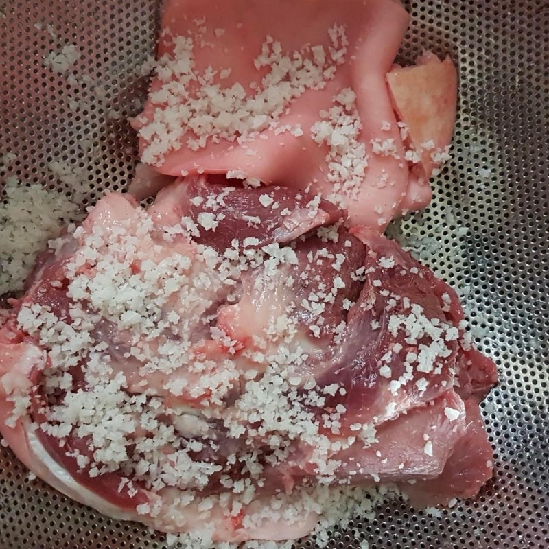 Bước 1 Sơ chế các nguyên liệu Thịt đông chân giò (Công thức được chia sẻ từ người dùng)