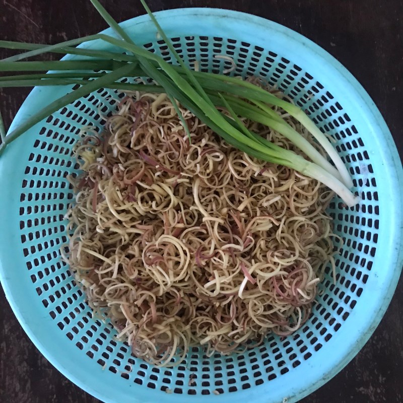 Bước 1 Sơ chế nguyên liệu Ếch xào hoa chuối