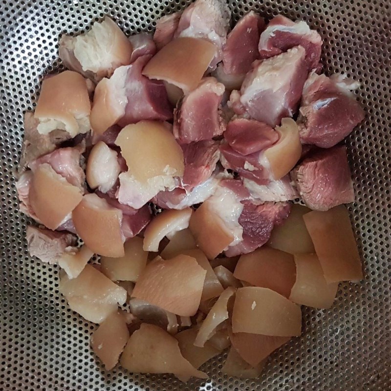Bước 1 Sơ chế các nguyên liệu Thịt đông chân giò (Công thức được chia sẻ từ người dùng)
