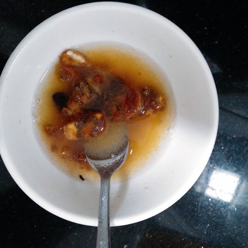 Bước 2 Pha nước sốt Cánh gà sốt me