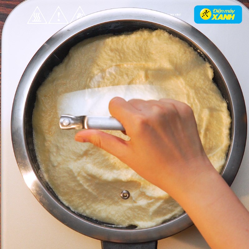 Bước 4 Chiên trứng Trứng rán bọt biển