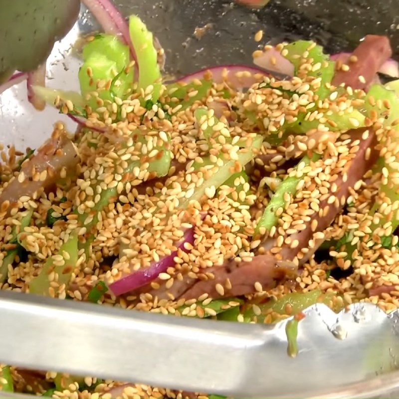 Bước 4 Trộn gỏi Gỏi bắp bò cần tây