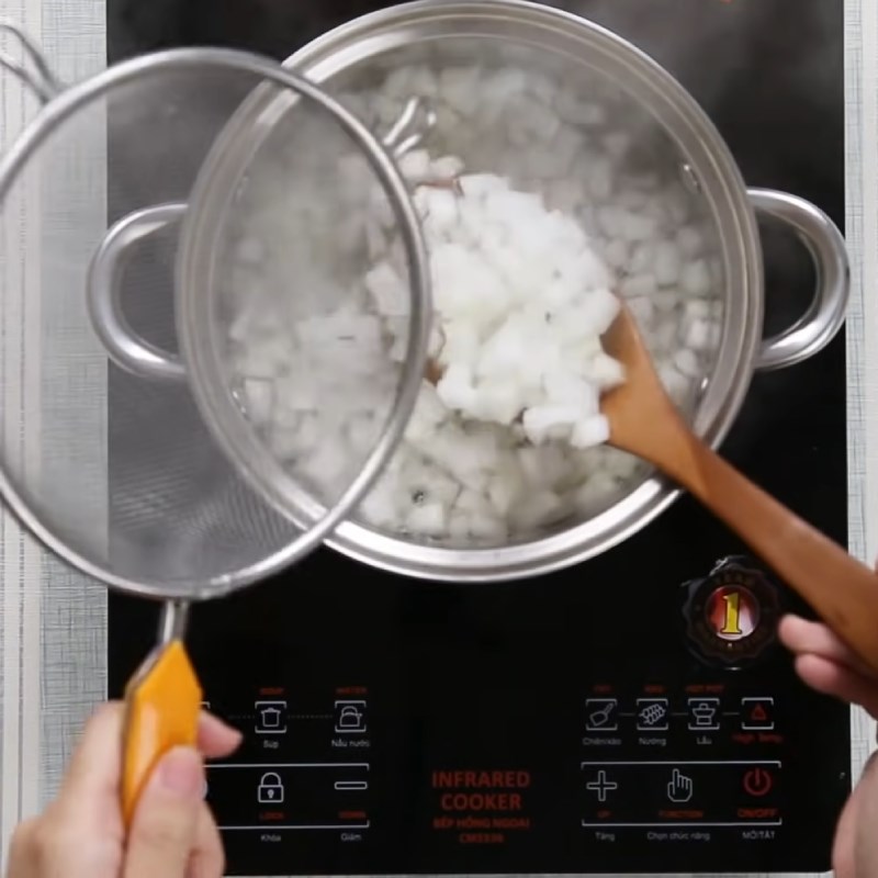 Bước 2 Luộc cùi bưởi Chè bưởi