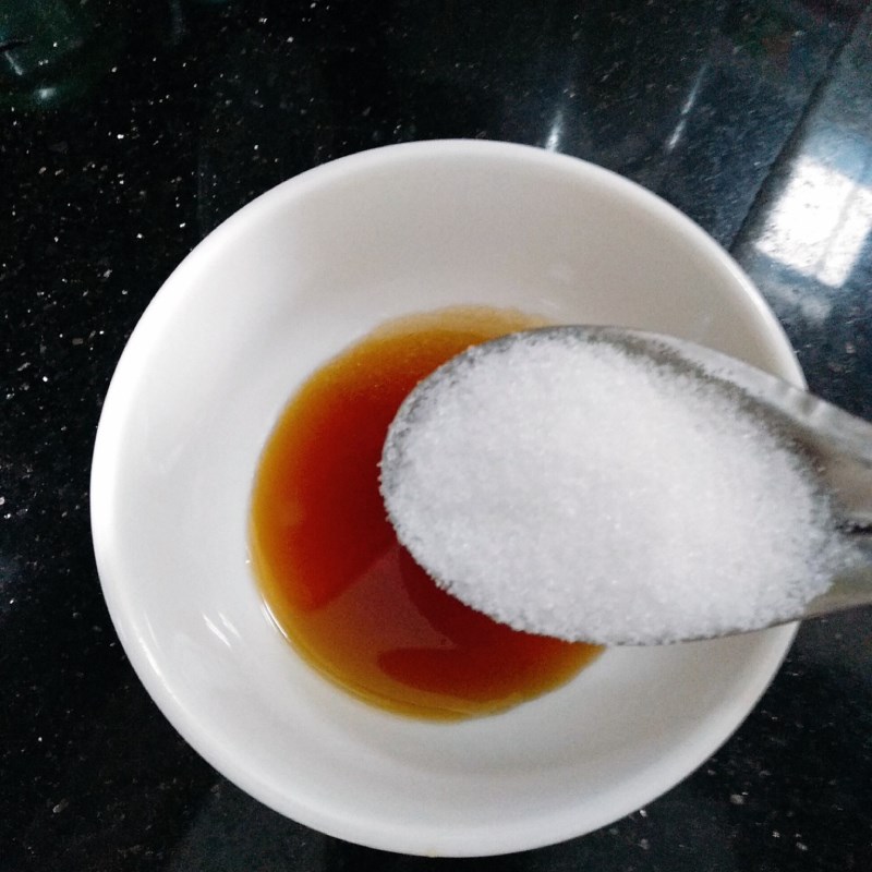 Bước 2 Pha nước sốt Cánh gà sốt me