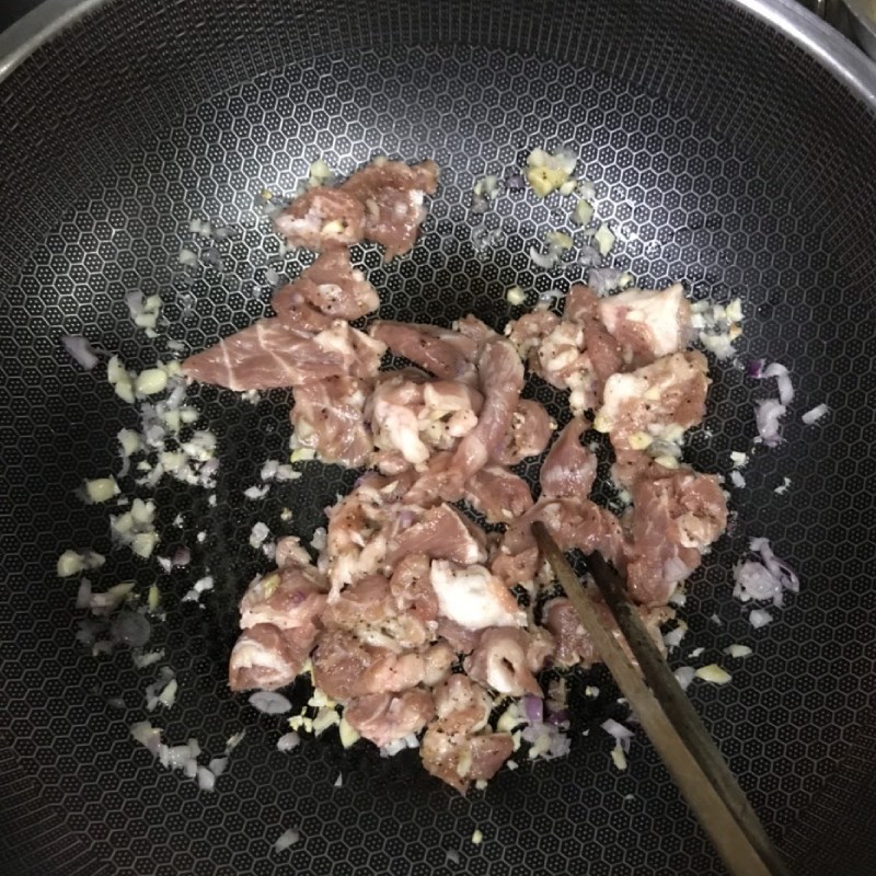 Bước 3 Xào thịt heo với mướp Mướp xào thịt heo