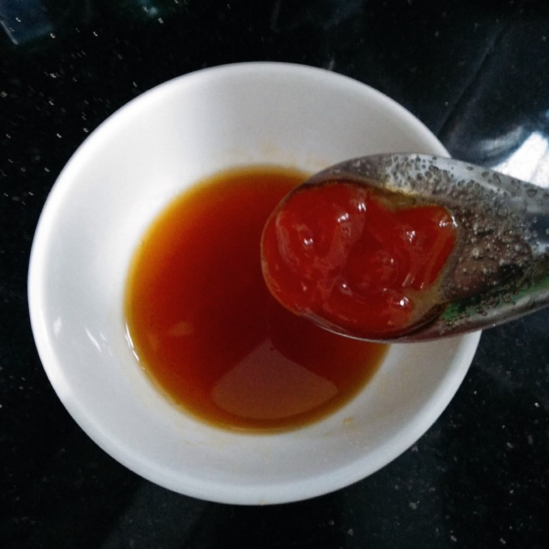 Bước 2 Pha nước sốt Cánh gà sốt me