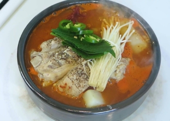 GamjatangKoreanPorkBoneSoupRestaurantStyleRecipe0 3screenshot 1200x676 1