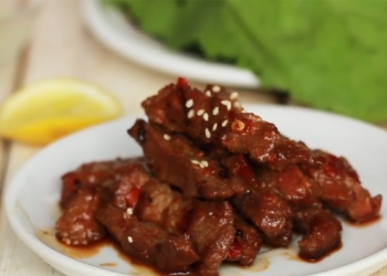GrilledBeefWrappedinMustardGreensBoNuongCuonCai HelensRecipes3 5screenshot 1200x676 1