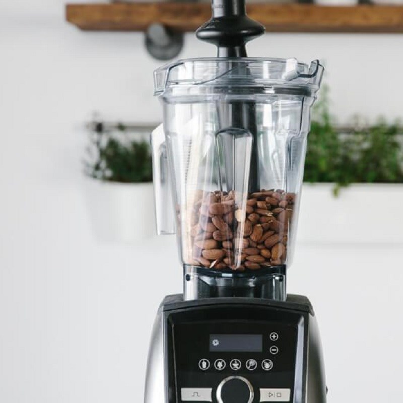 Bước 2 Xay hạnh nhân Bơ hạnh nhân