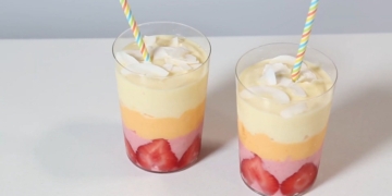 2 cách làm sinh tố màu hoàng hôn đẹp mắt cho bữa tối 20/10 57 HowtoMakeSunsetLayeredSmoothiesSunset1 11screenshot 1200x676 1