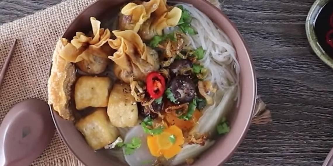 Hướng dẫn nấu hủ tiếu hoành thánh chay ngon, đơn giản đậm đà hương vị 1 Hutieuhoanhthanhchay 1200x676 1
