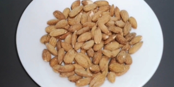 RoastedSaltedAlmondsHowtoRoastAlmondsinaPanWinterSnackNoOven1 15screenshot 1200x676 1