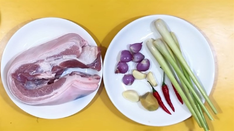 Nguyên liệu món ăn thịt heo hấp sả và bia