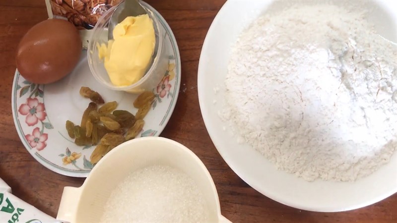 Nguyên liệu món ăn bánh mì nho khô bằng nồi chiên không dầu