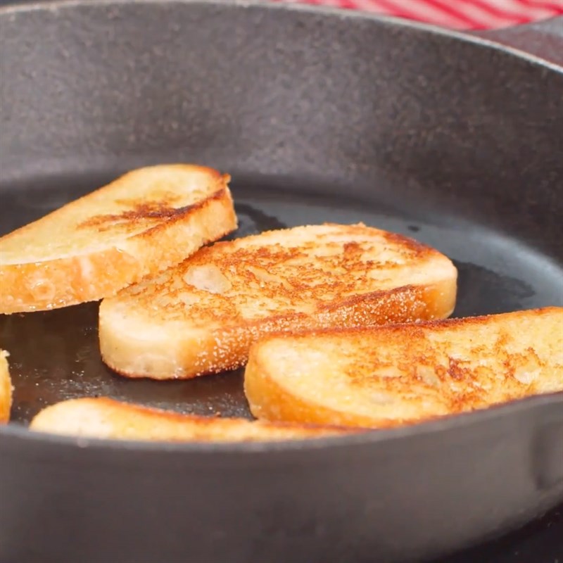 Bước 4 Áp chảo bánh mì Cà chua nướng đơn giản