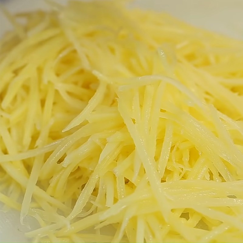 Bước 1 Bào khoai tây Bánh khoai tây chiên cay