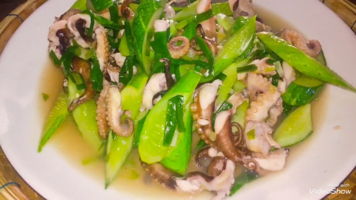 Bạch tuộc xào dưa leo