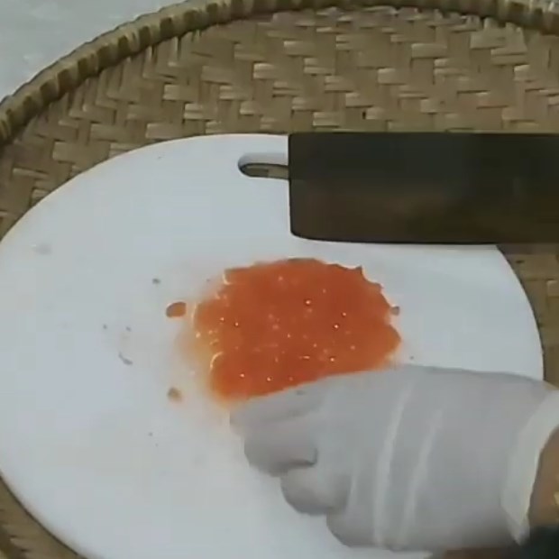 Bước 1 Băm nhuyễn thịt bò và cà chua Cháo thịt bò cà chua cho bé ăn dặm