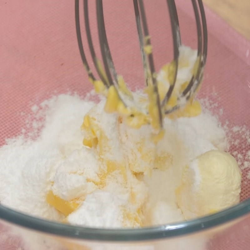Bước 3 Đánh bơ và cream chese Bánh dứa Đài Loan