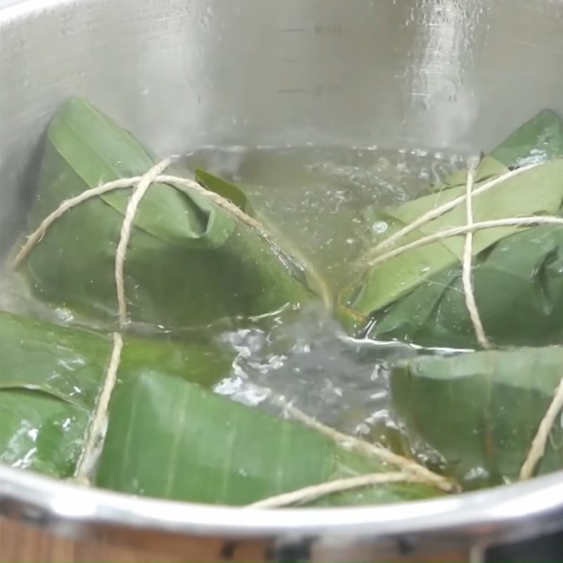 Bước 9 Luộc bánh Bánh ú bá trạng chóp