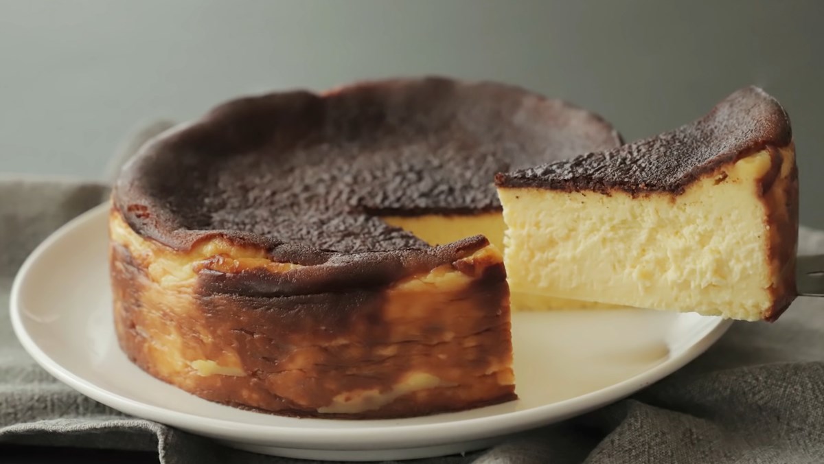 Bánh kem phô mai cháy - Basque Burnt Cheese