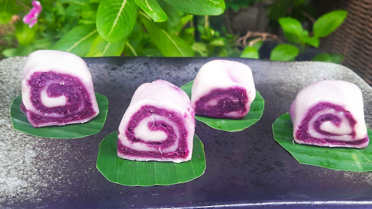 Bánh khoai lang tím cuộn bằng bột nếp