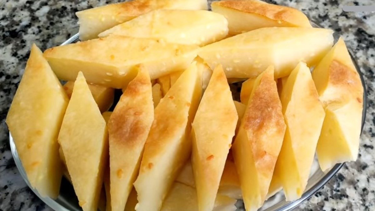 Bánh khoai mì nướng nguyên ổ bằng nồi chiên không dầu