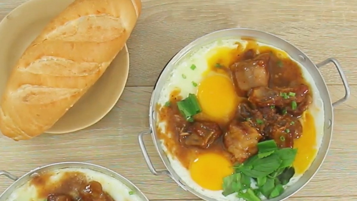 Bánh mì chảo sườn kho