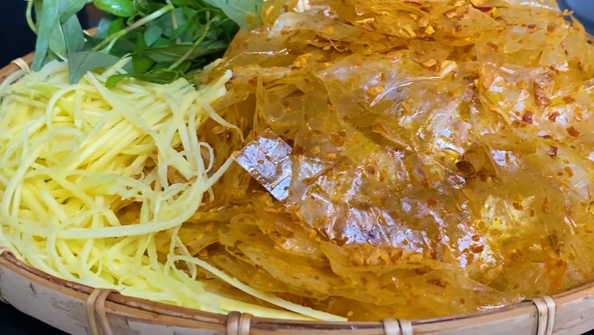 Bánh tráng trộn sa tế xoài