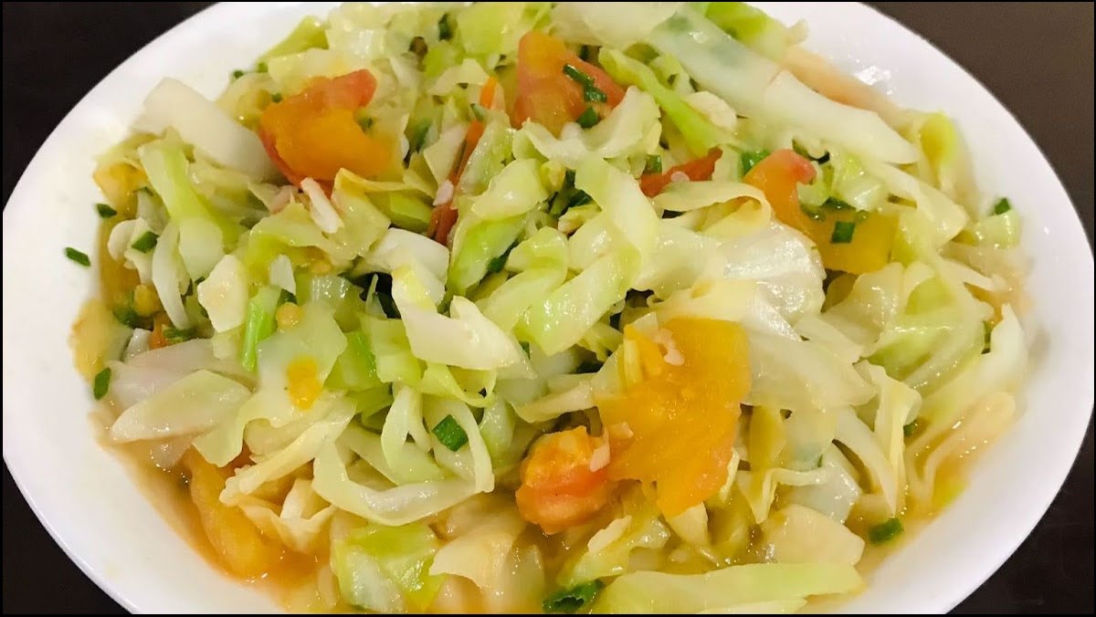 Bắp cải xào cà chua