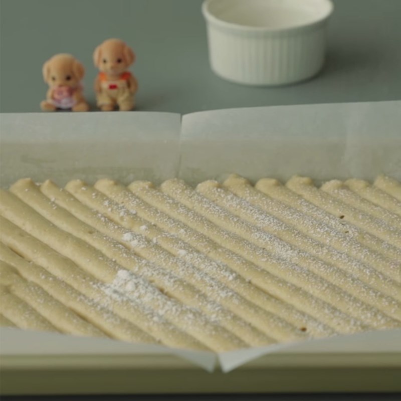 Bước 3 Bắt bột, đổ khuôn nướng Tiramisu kẹo đường dalgona