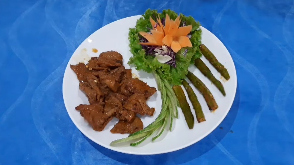Bò nướng sa tế với sốt nướng