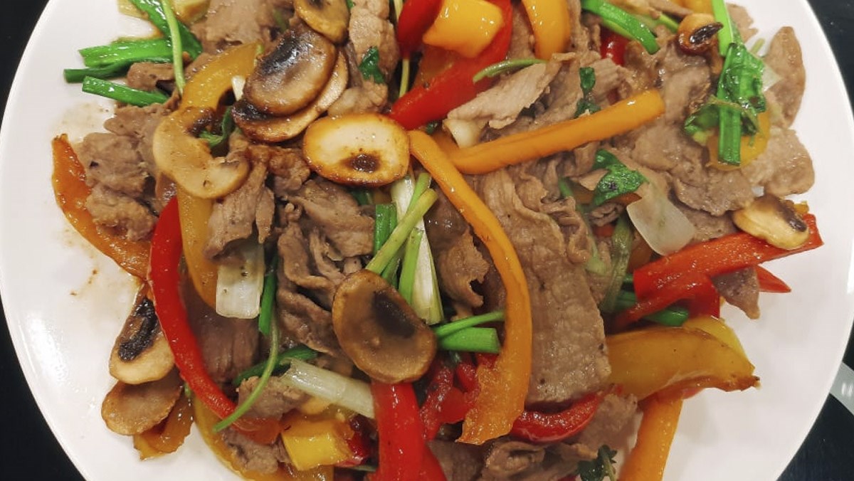 Bò xào ớt chuông nấm