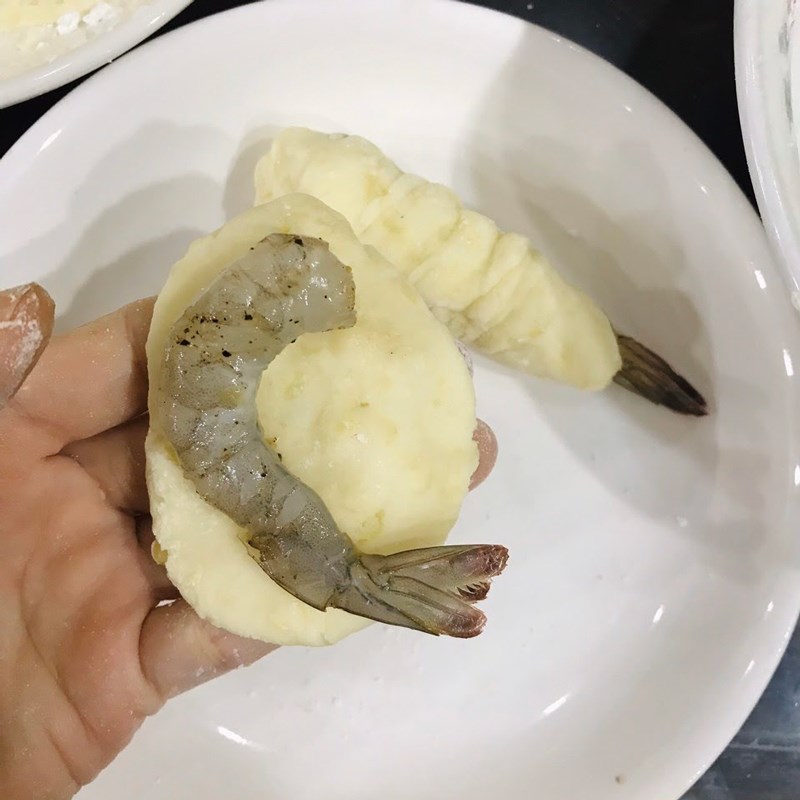 Bước 4 Bọc khoai tây Tôm chiên khoai tây