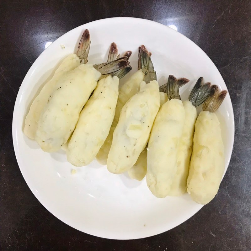 Bước 4 Bọc khoai tây Tôm chiên khoai tây
