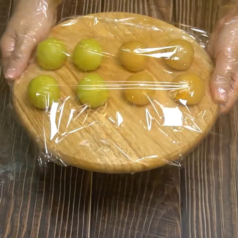 Bước 3 Bọc nhân trứng muối Bánh trung thu kim sa trứng muối bằng nồi chiên không dầu