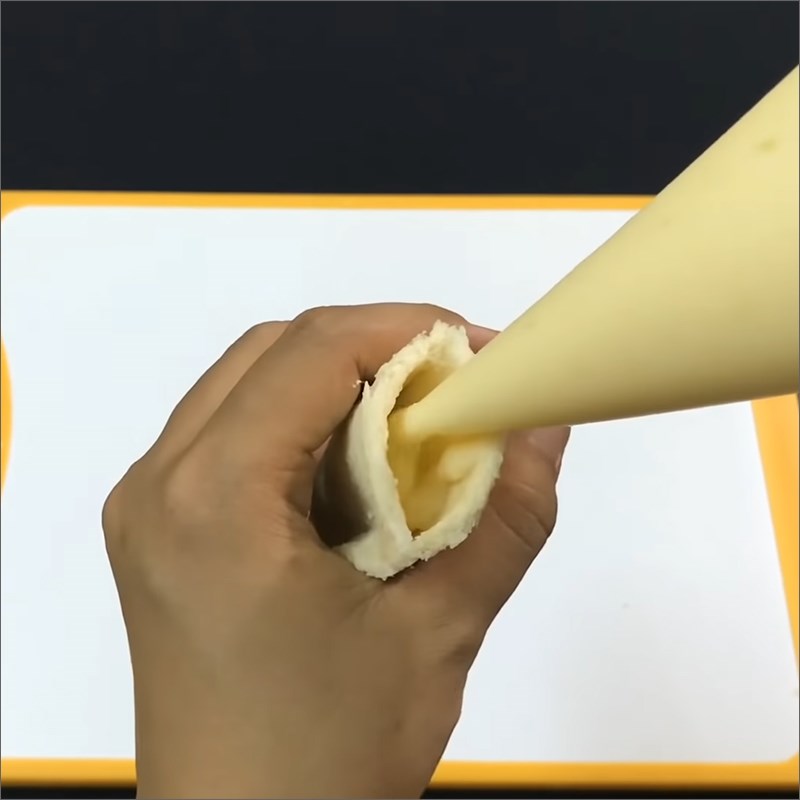 Bước 3 Bơm nhân bánh và hoàn thành Bánh sữa chua Đài Loan