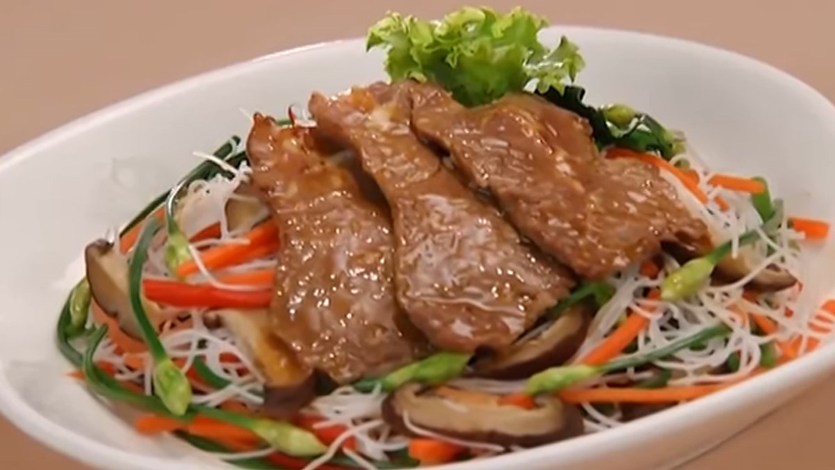 Bún gạo xào thịt bò