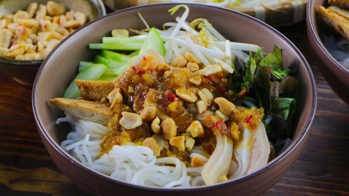 Bún mắm nêm chả cá