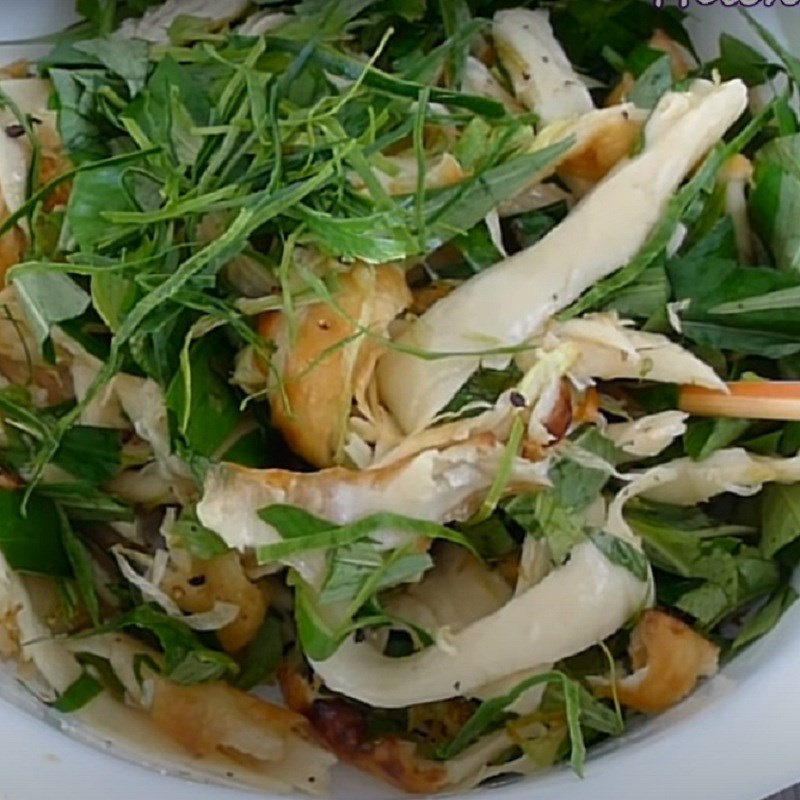 Bước 3 Trộn gỏi Gỏi gà xe phay chay